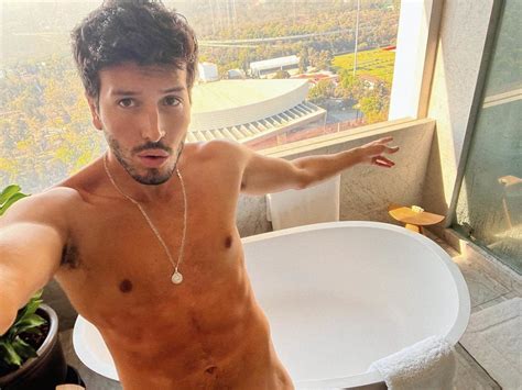 sebastian yatra naked|Sebastián Yatra se desnudó para la portada y video de su